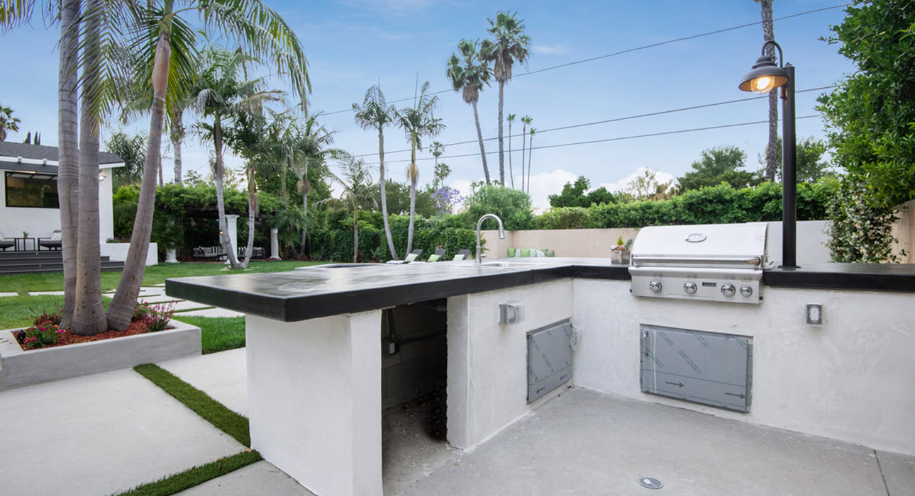 Perfect Outdoor Kitchen Oasis in Flower Mound