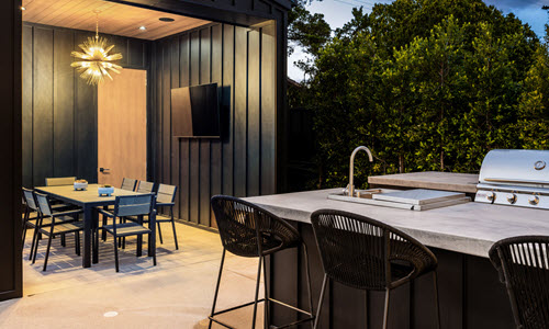 Modern Outdoor Kitchen