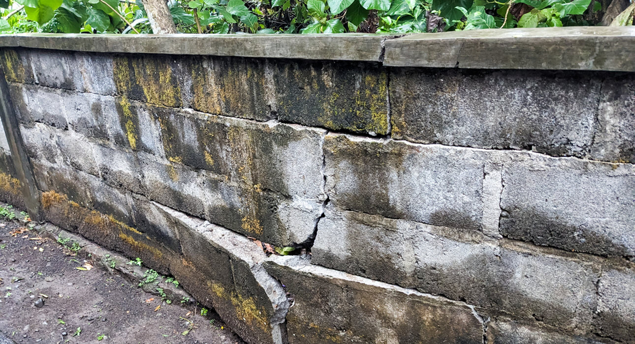 Cracks and Bulging in Retaining Wall